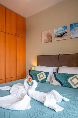 a bedroom with two beds with towels on the bed at Armeria Apartments in Daratso