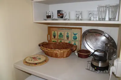 a kitchen counter with a basket and a plate on it at Porta di Sabbia in Koum Kapi beach in Chania Town