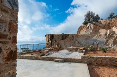 a view of the ruins of the amphitheatre at thehenshenshens archaeological at The Rock *Peaceful Retreat House in Kámbos