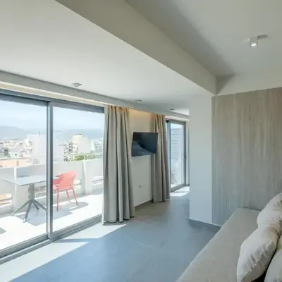 Sky-High Central Penthouse w. Stunning Views - 02
