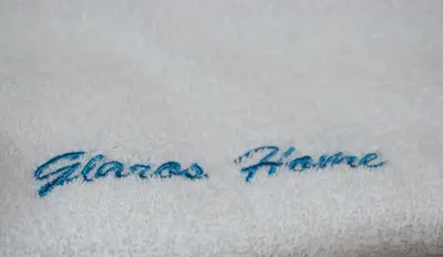 a piece of paper with the words on it at glarosmaisonette in Kato Daratso