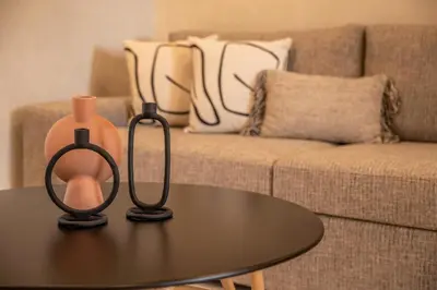 a table with two vases on top of a couch at Christini Secrets in Plátanos