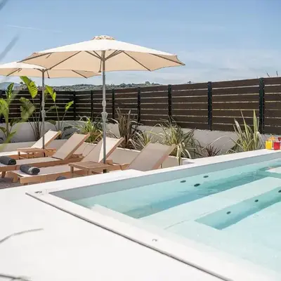 Sol Luxury Apartment - close to the beach with a private heated mini pool