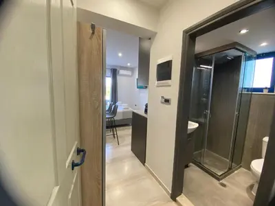 a bathroom with a shower and a toilet in a room at Rouan Studios in Souda