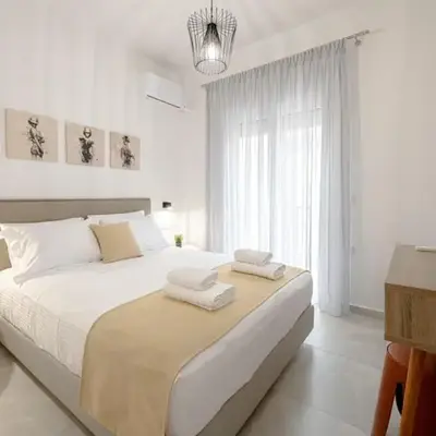 Minimal Chic Retreat Suite