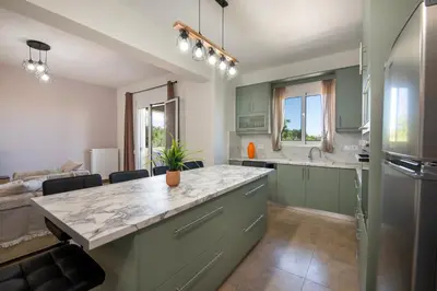 a kitchen with green cabinets and a counter top at FRDomus in Daratso