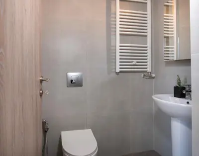 a bathroom with a toilet and a sink at FRDomus in Daratso