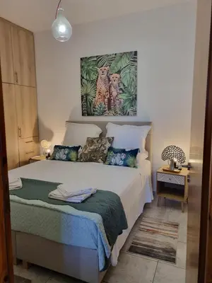 a bedroom with a bed with a painting on the wall at Murele apartments in Daratso