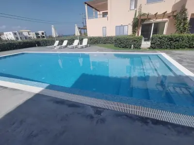 a swimming pool in front of a house at \u4e24\u5367\u5ba4\u516c\u5bd3-\u5e26\u9732\u53f0\u82b1\u56ed in Chania Town