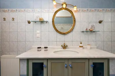a bathroom with a sink and a mirror at Maison Evelyn in Tsikalariá
