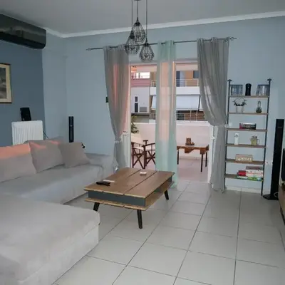 Gio's Central Cosy Apartment with private balcony
