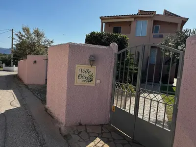 a gate to a house with a sign on it at Villa Olivo Kampani in CHQ