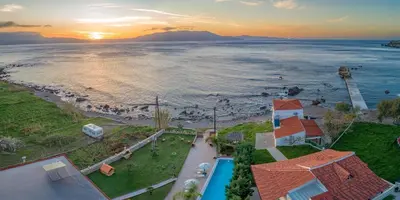 an aerial view of a house and the ocean at Julia's Cosy Apt in Ravdhoúkha