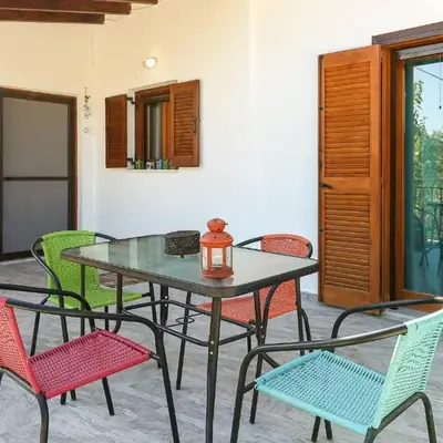 Alkis Hideaway