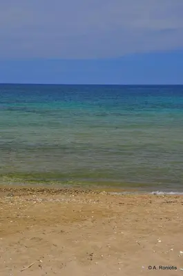 a view of the ocean from the beach at La Casa di Corina in Kato Daratso