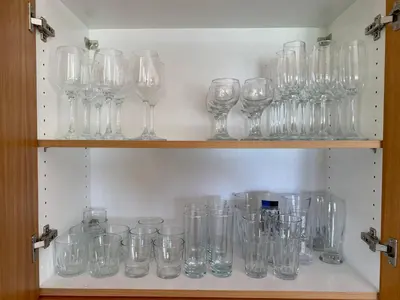 a bunch of empty glasses sitting on shelves at Villa Astrea in Sinoikismós Mamounianá