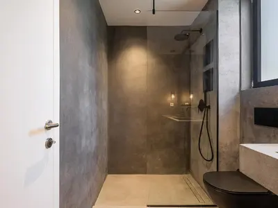 a shower with a glass door in a bathroom at Villa Melista in Kounoupidhianá