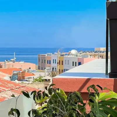 Central old Town house with jacuzzi and yard