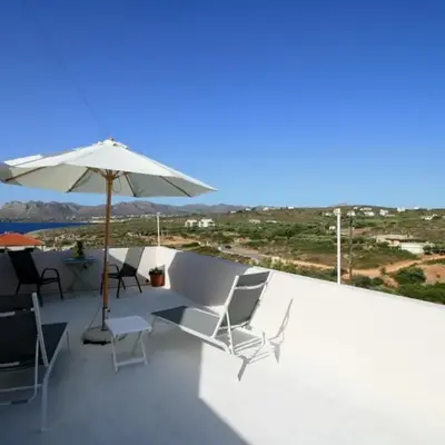 Cozy SeaView Apartment Walking Distance to Beach