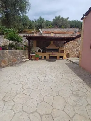 a patio with a stone floor and a building at Olive Stone in Kamisianá