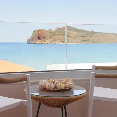 Stavros Beachfront Suites