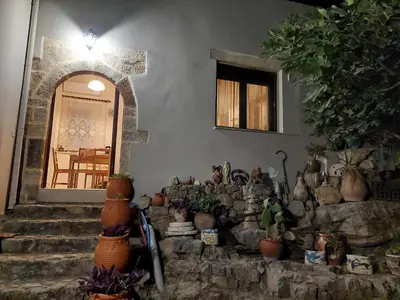 a room with a bunch of vases and a wall at Casa Cretese Chania in Tsikalariá