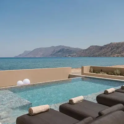Onora Villa - Steps from the Sea by etouri