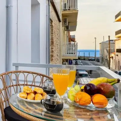 Sea & City - Luxury Maisonette Steps from the Beach with Private Terrace