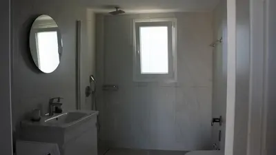 a white bathroom with a sink and a mirror at Elaya Experience in Kamisianá