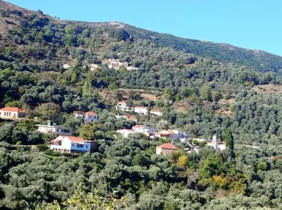 a small village on a hill with houses at Rogdia Mountain View Apartment in Rogdhiá