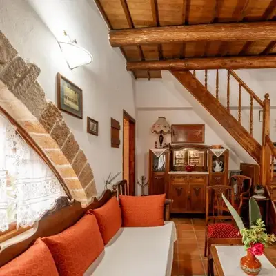 Agapi's Charming Retreat - Rustic Escape in Chania