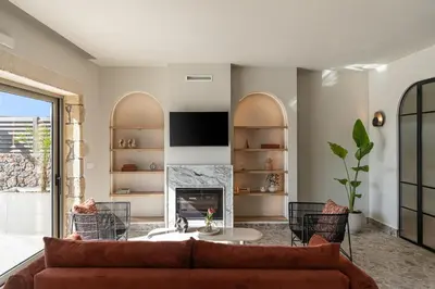 a living room with a couch and a fireplace at Casa Viento in Ravdhoúkha