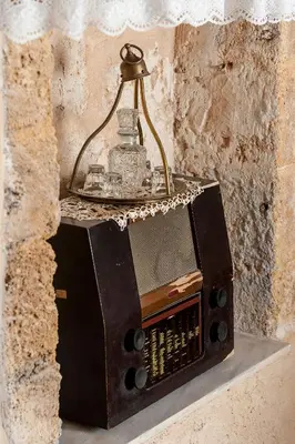 an old radio with a lamp on top of it at Hamam Suites Sifaka in Chania Town