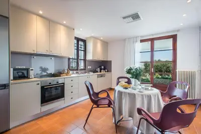 a kitchen with a table and chairs and a kitchen with a table and chairsktop at Villa Oleander in Kounoupidhianá
