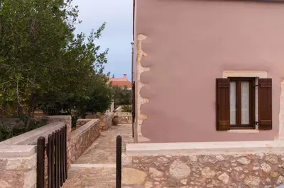 a building with a window and a fence at Villa Bliss in Kounoupidhianá