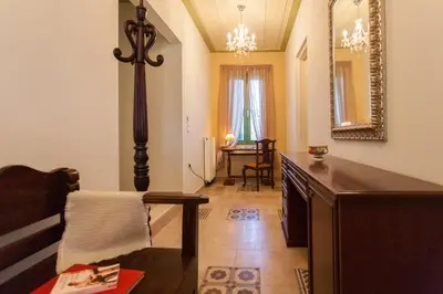 a living room with a table and a mirror at Augusta Country House in Derés