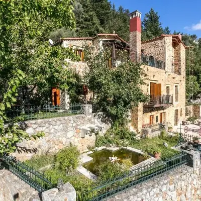 Ifigenia Lux MAISONETTE in oldtown and Villas in theriso vilage 14 km outside of chania