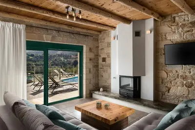 a living room with a couch and a table at Villa Piedra in Manoliópoulon
