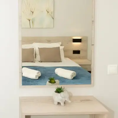 Eleni Apartments
