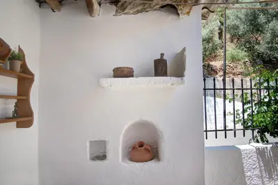 a hole in a wall with a vase in it at Traditional Cretan Country House (9klm from Elafonissi) in Plokamianá