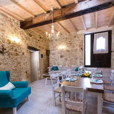Trigono Luxury House