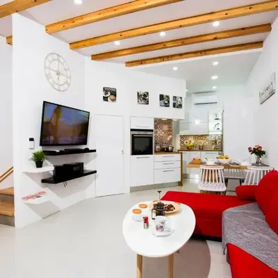 Elmaya's Duplex