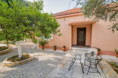 a patio with a table and chairs in front of a house at Nina's House in Kamisianá