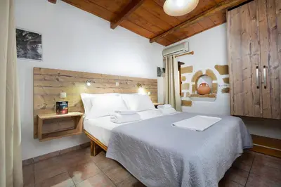 a bedroom with a large white bed in a room at Topolia 1 Bedroom Villa in Topólia