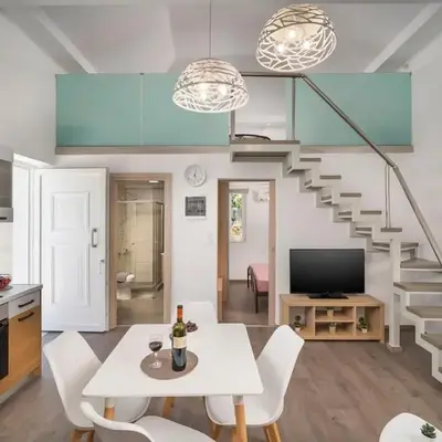 B&M HOUSE