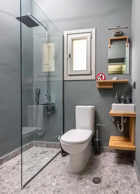 a bathroom with a toilet and a shower at Villa Evrithea in Kalleryianá