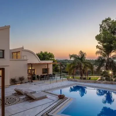 Angels Villa - 8-Bedroom Estate Ideal for Groups & Families by etouri