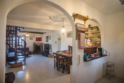 an archway in a room with a table and chairs at Villa Papoura Homeleader in Delimanolianá