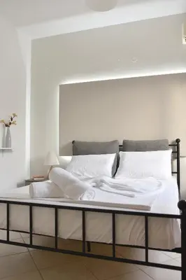 a large white bed with white sheets and pillows at Casa de Campo 2 in Almirida