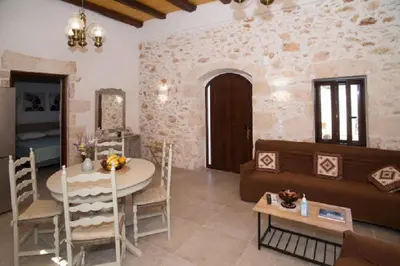 a living room with a couch and a table at Iliopetra Villa in Beritianá